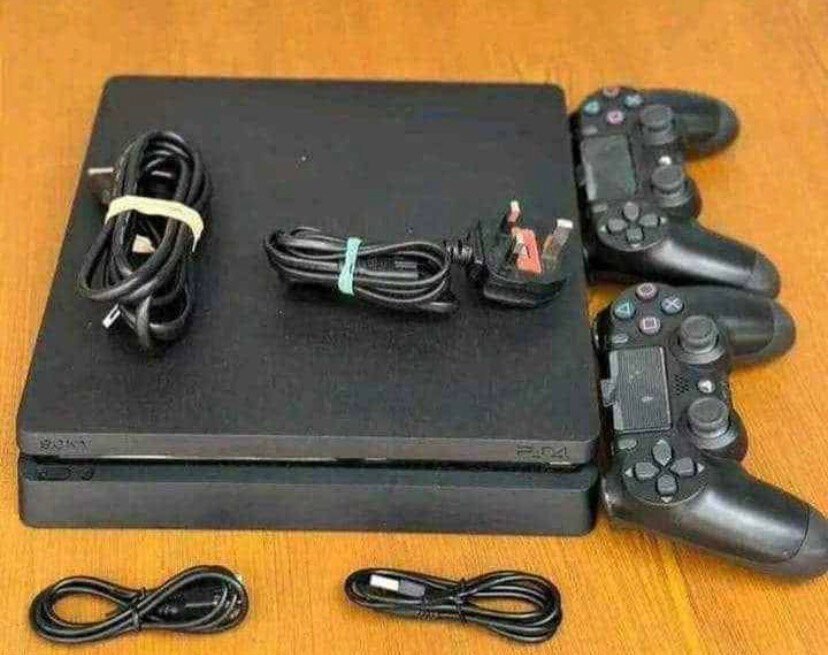 Console de Jeu PS4 avec Manettes