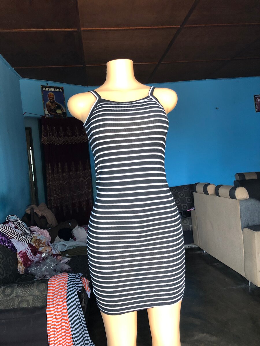 Robe moulante rayée