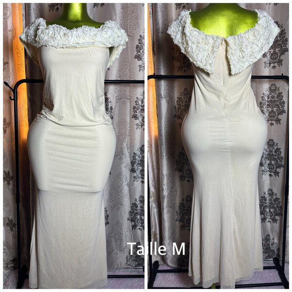 Robe élégante avec col en fleurs