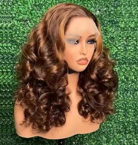 Perruque Ondulée en Dentelle