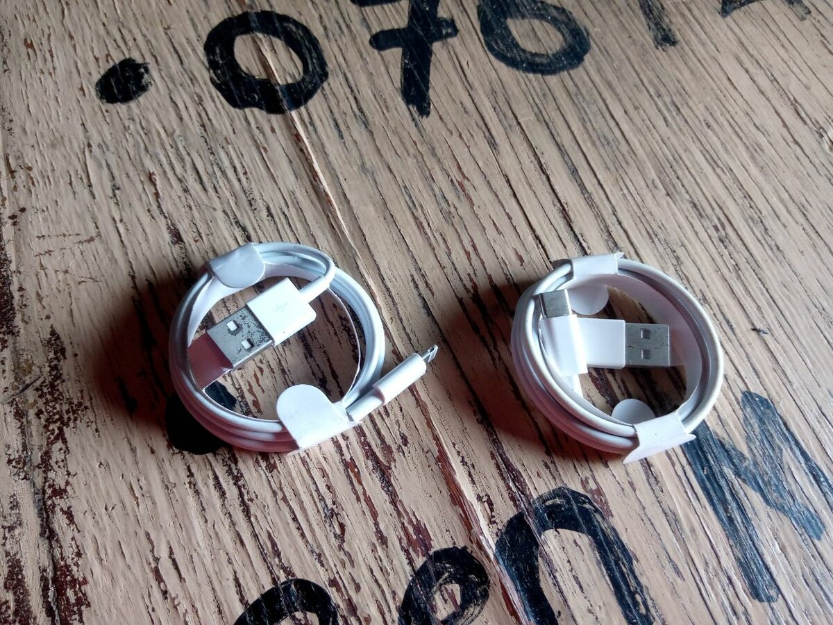 Lightning and type c cables