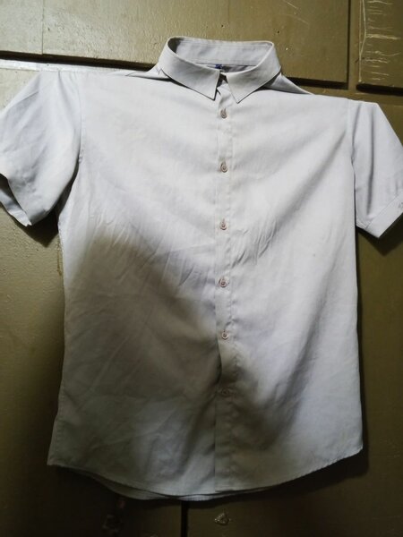 Chemise blanche à manches courtes
