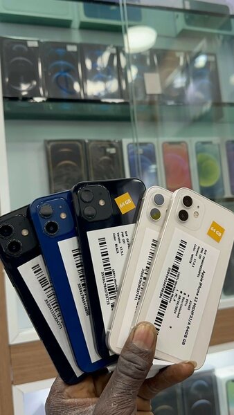 iPhone 12 simple 64giga quasi neuf