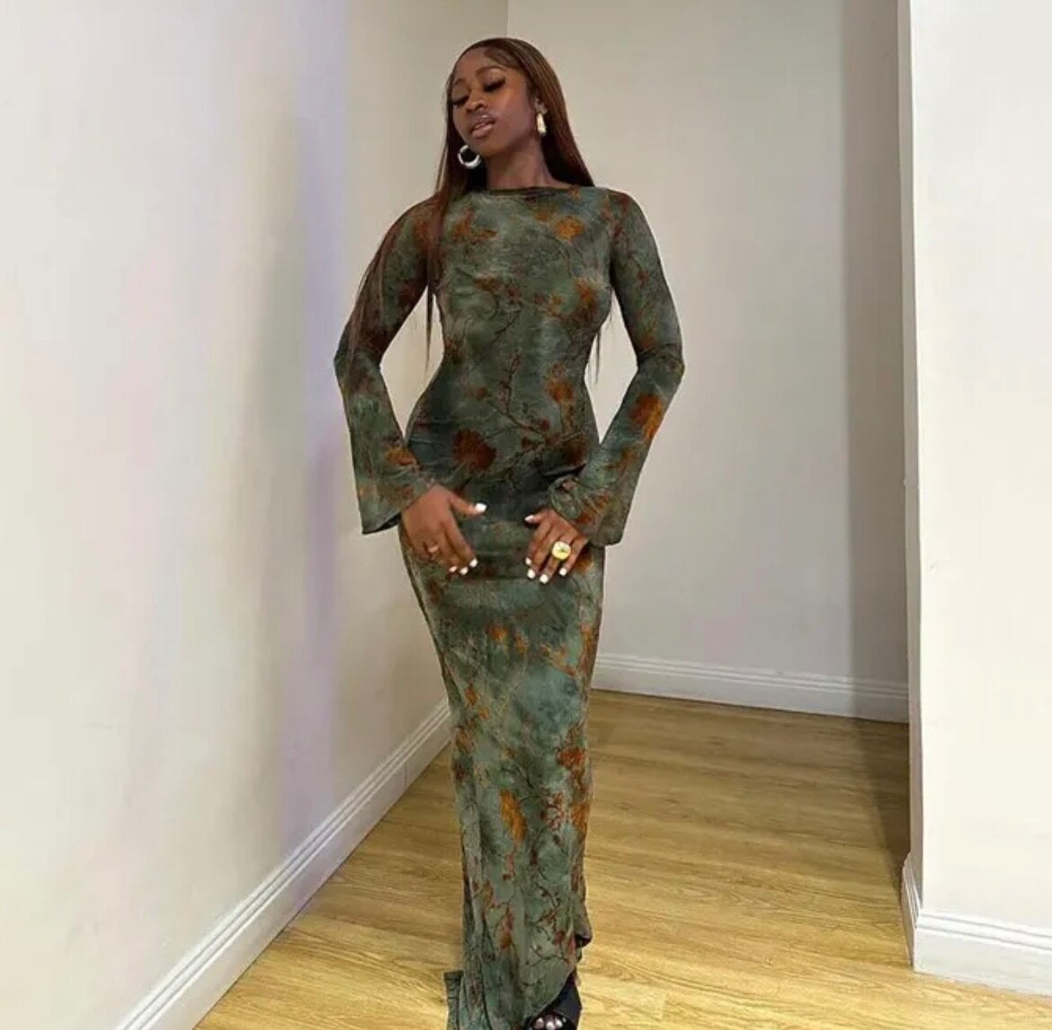 Robe élégante dos nu