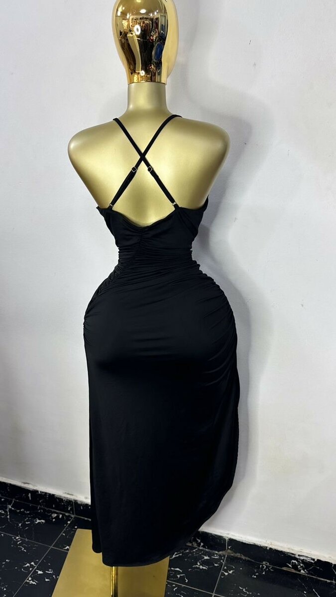 Robe moulante noire élégante