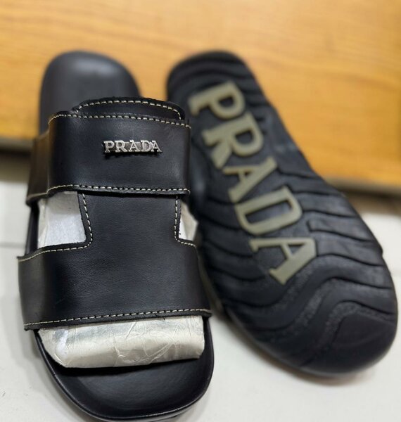 Sandales en cuir Prada élégantes