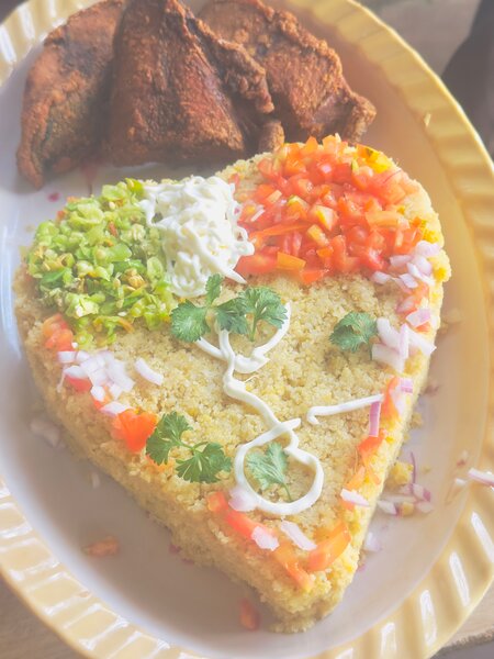 Plat de Couscous Coloré