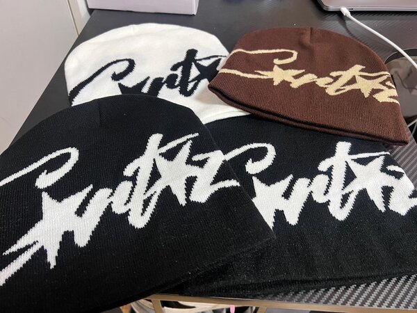 Bonnets stylés en tricot