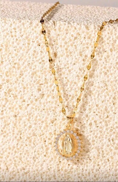 Collier pendentif vierge doré