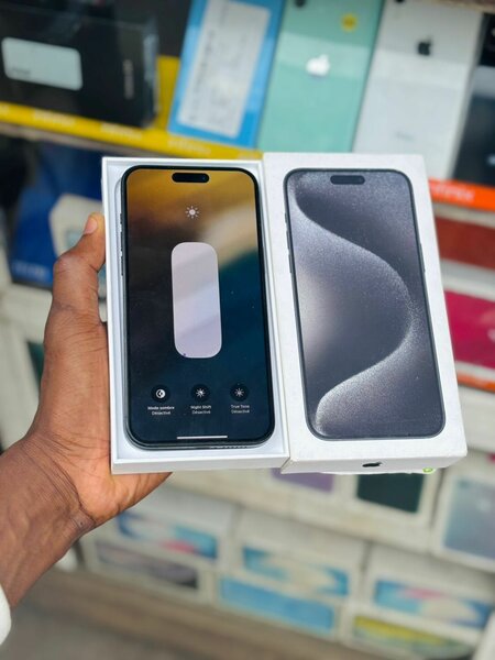 IPHONE 15 PRO MAX 256G TRÈS TRÈS PROPRE BATTERIE 89%