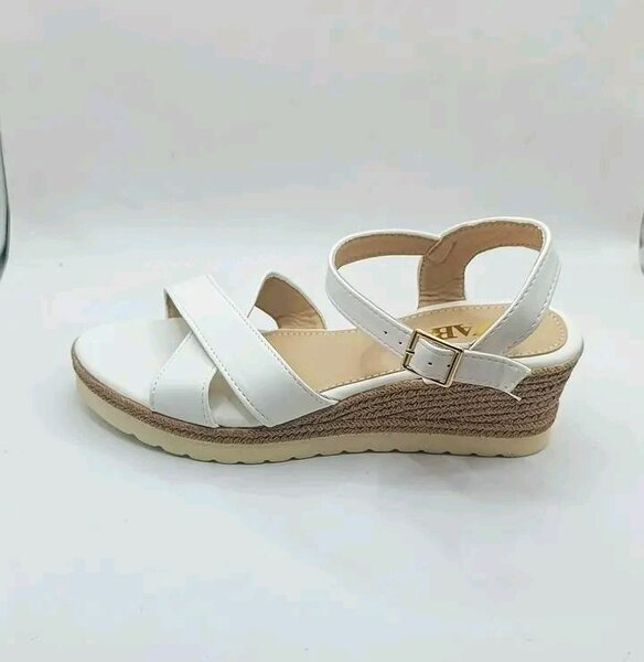 Sandales compensées élégantes