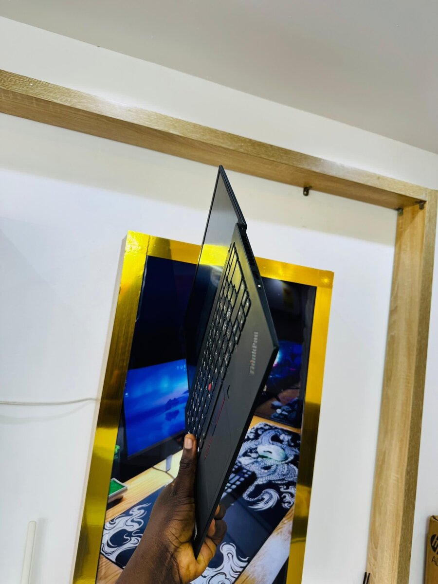 LENOVO X1 CARBON GEN 8