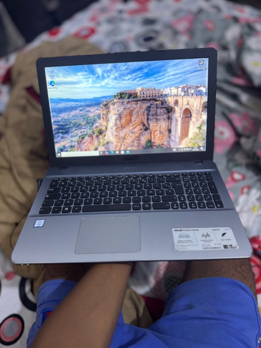 Ordinateur Portable ASUS Moderne