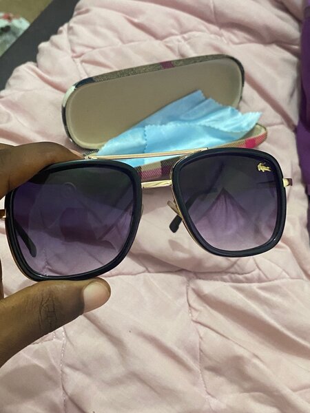 Lunette Lacoste original ( nb: 1er arrivé 1er servi )