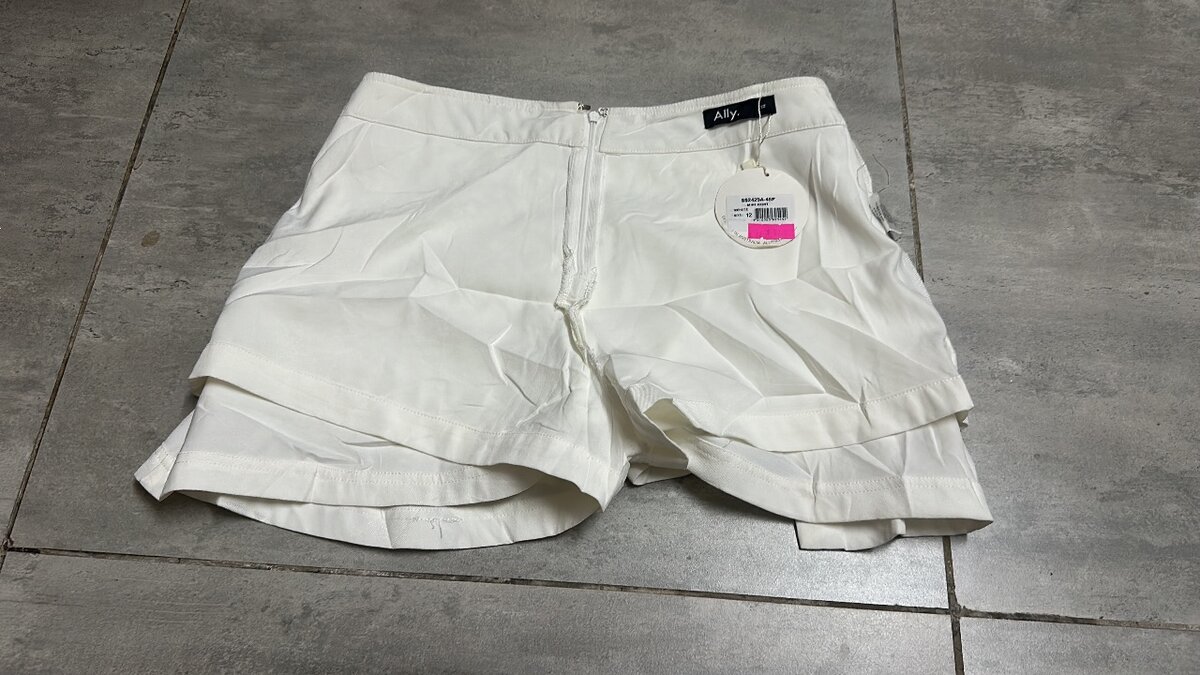 Short en lin blanc élégant