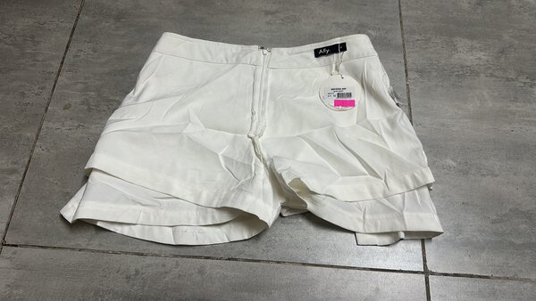 Short en lin blanc élégant
