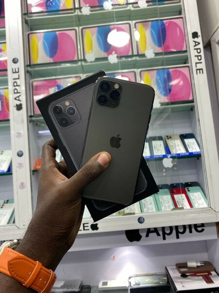 iPhone 11 Pro 64G quasi neuf avec son carton