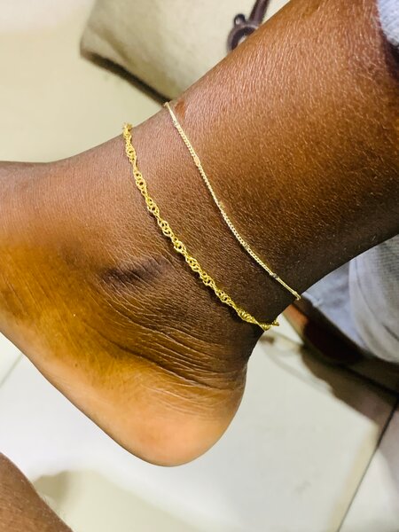 Chaîne au pieds tendance.