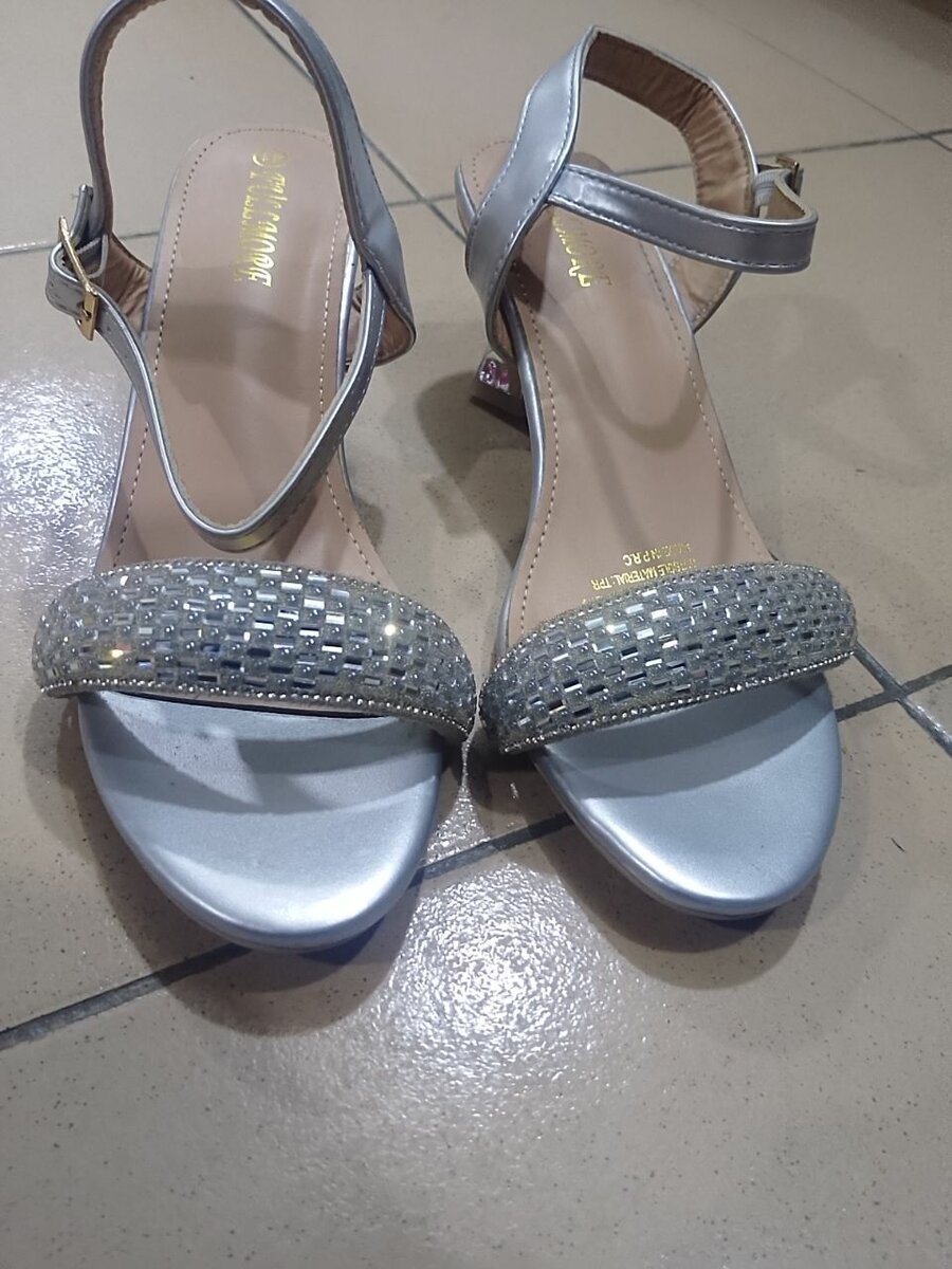 Sandales à talons scintillantes