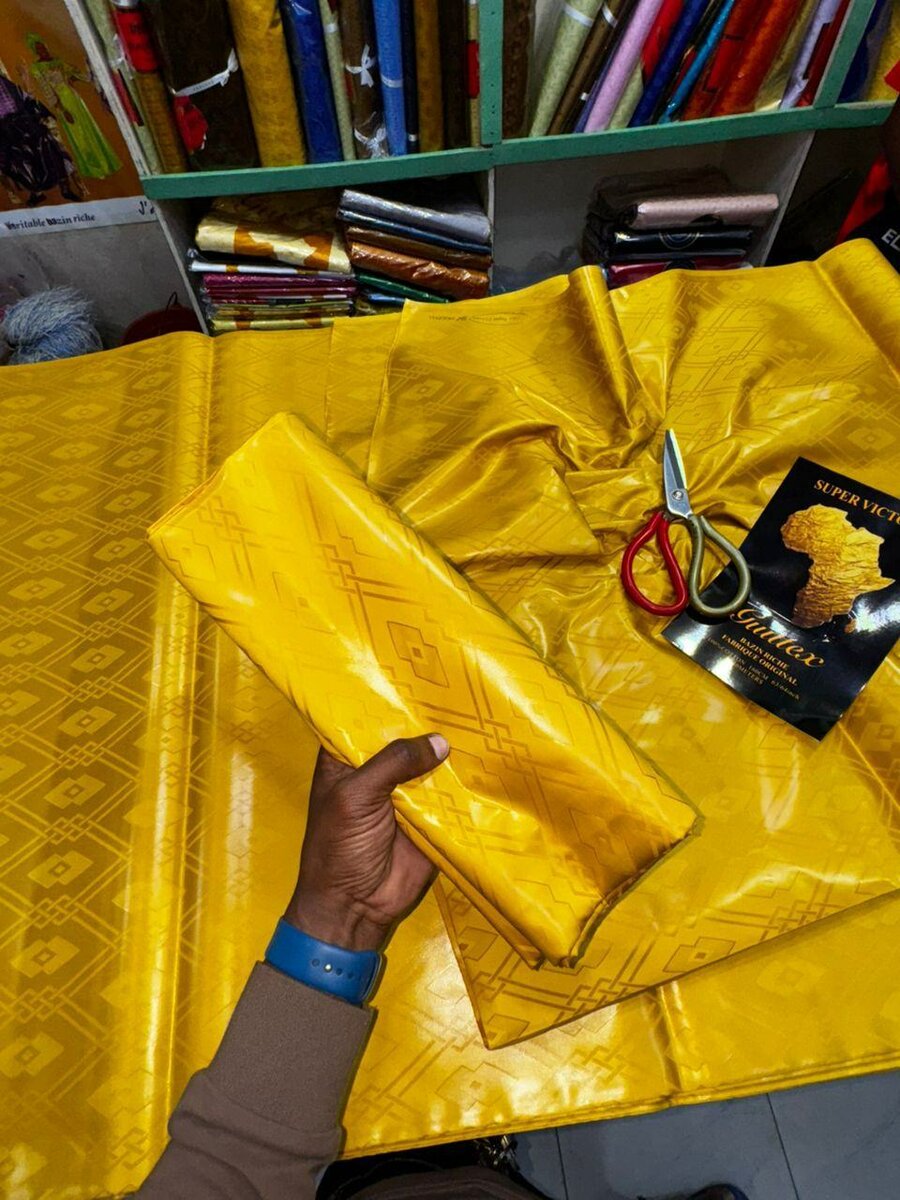 Tissu Africain en Satin Coloré