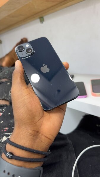 iPhone 14 simple noir