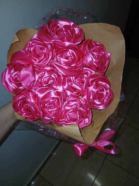 Bouquet de roses en satin