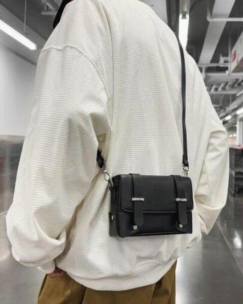 Sacoche en semi cuir élégante