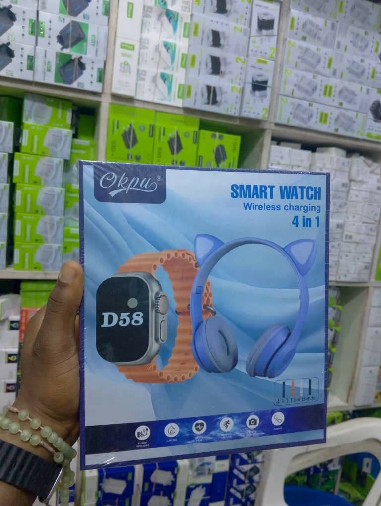 Smart watch with headphone