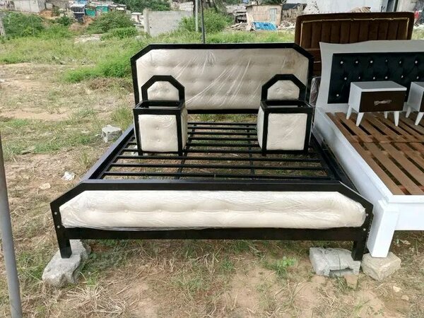 Lit double moderne rembourré