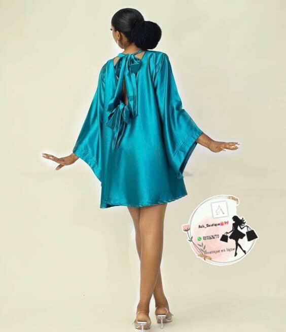 Robe Satinée Évasée Élégante