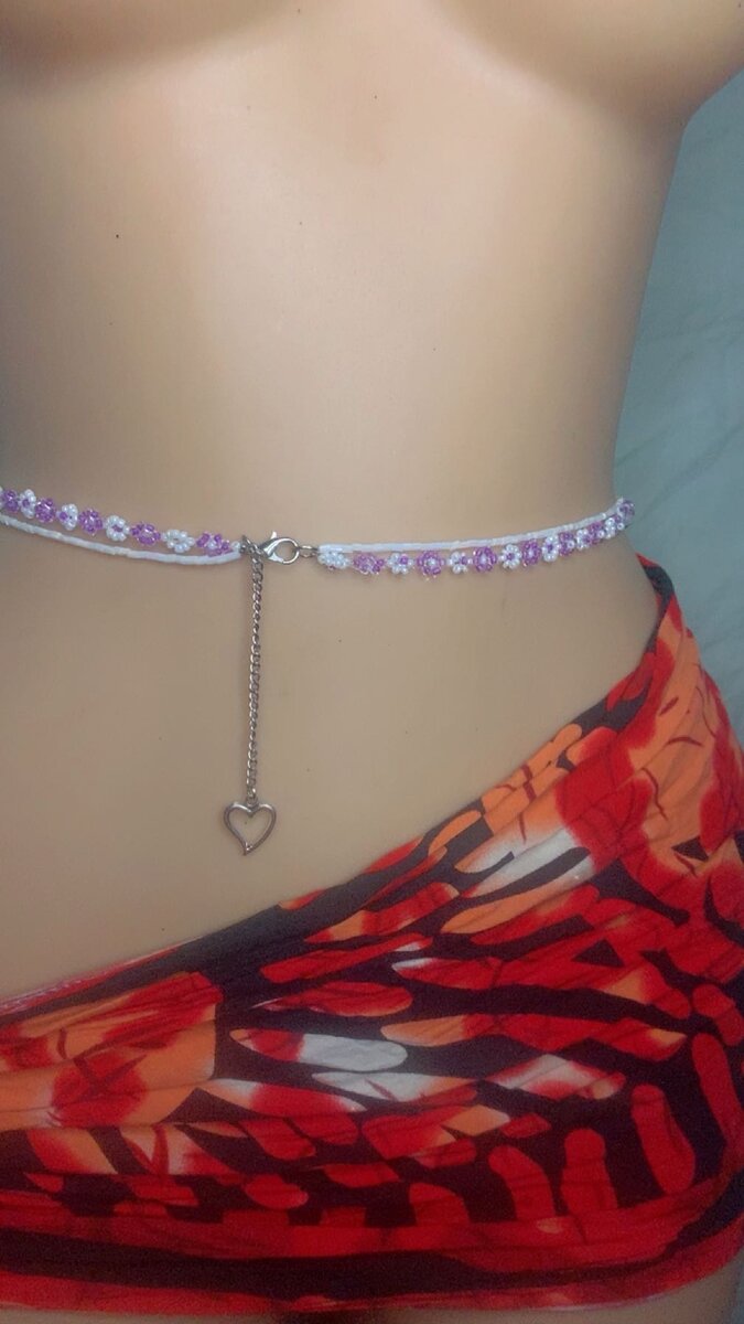 Chaîne de taille fleurie