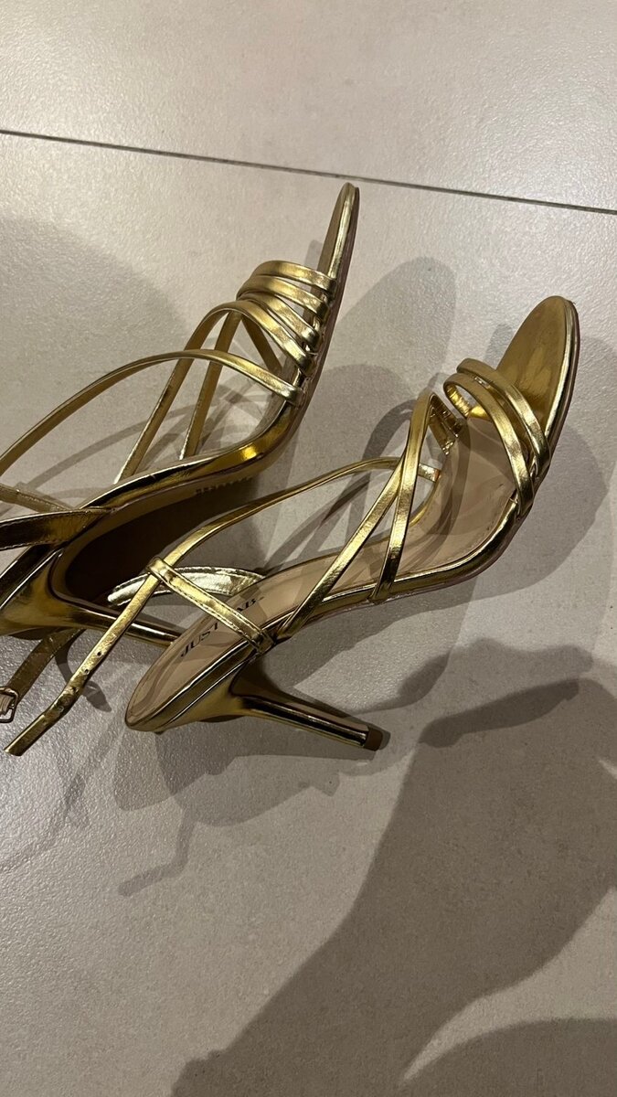 Sandales à talons à lanières