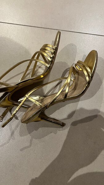 Sandales à talons à lanières