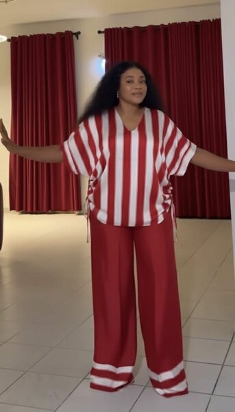 Ensemble rayé fluide élégant