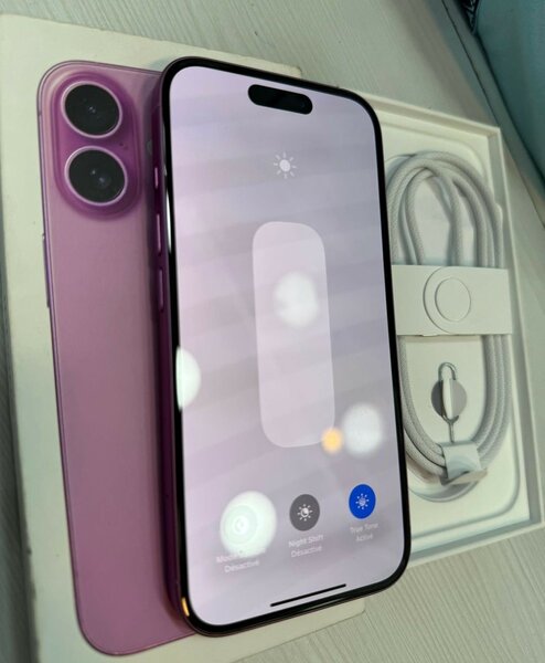 iPhone 16 Casi neuf très propre