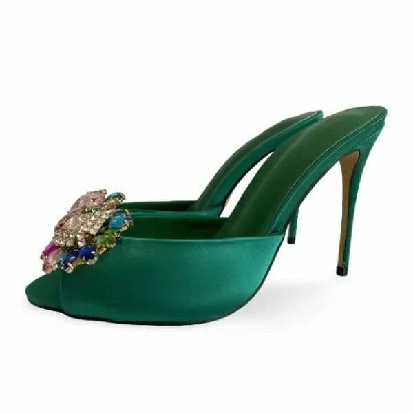 Sandales à talons avec bijou