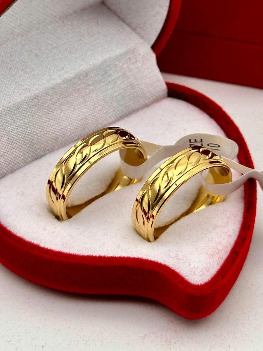 Alliances en or gravées