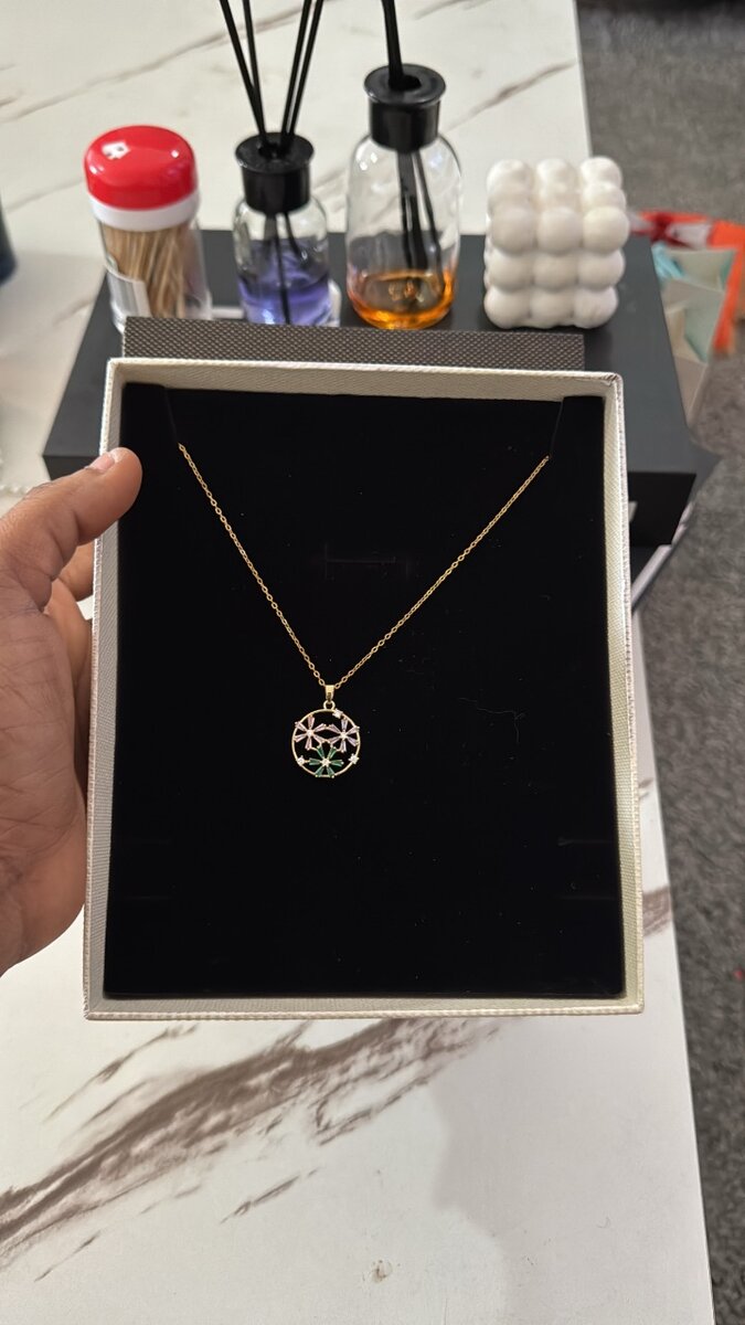 Collier pendentif élégant doré