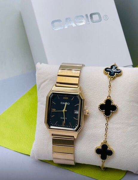 Montre Casio classique dorée