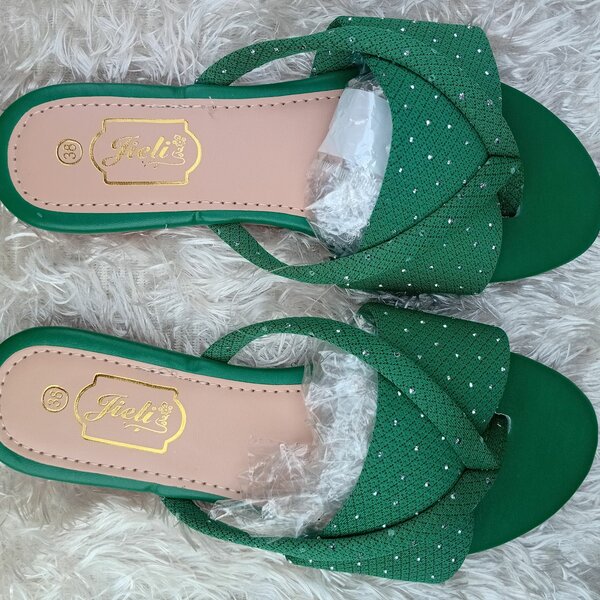 Sandales vertes à strass pour femme