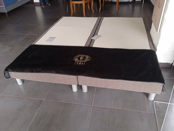 Lit double avec sommier intégré