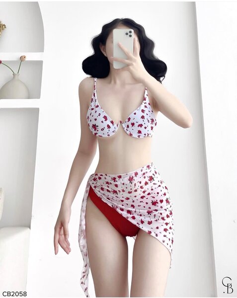 Bikini et paréo fleuri