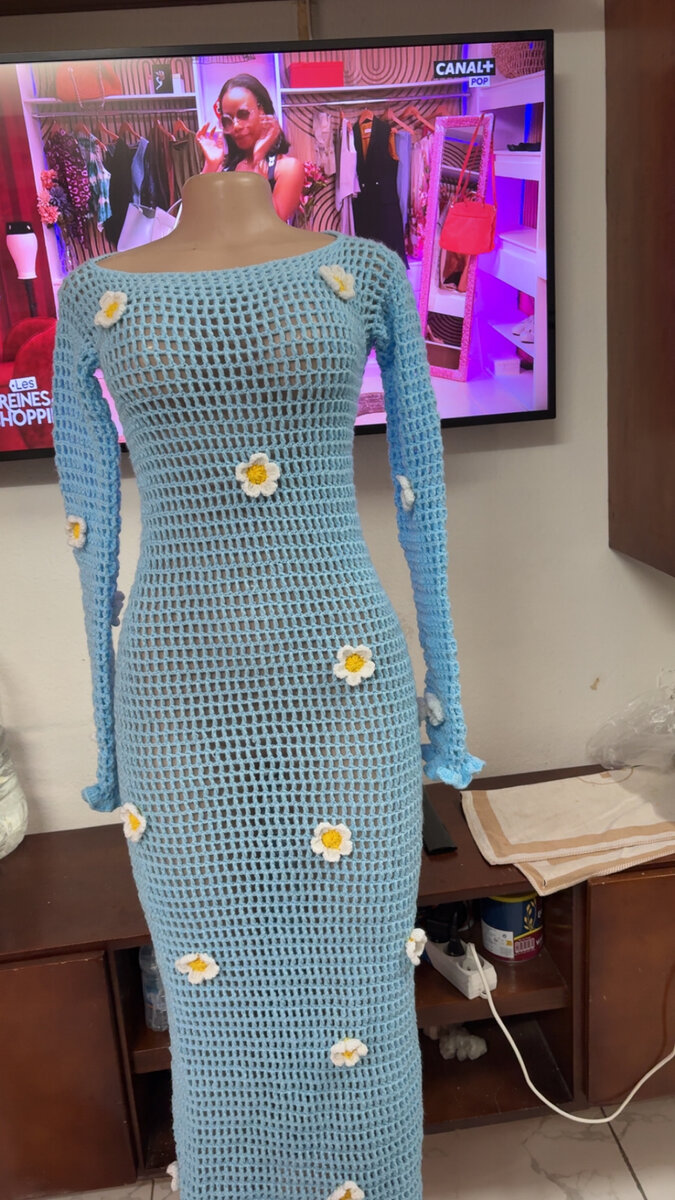 Robe crochet bleue à fleurs