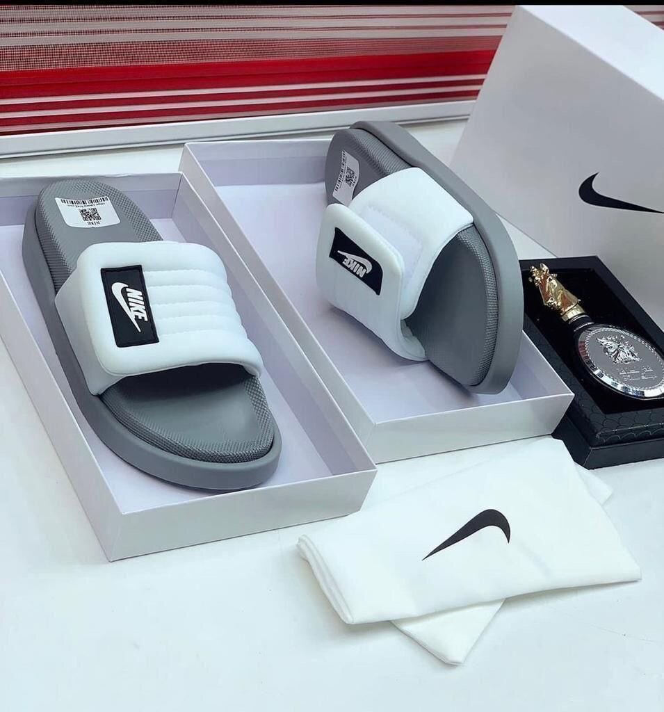 Pantoufles Nike confortables