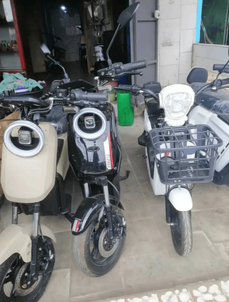 Scooter électrique urbain compact