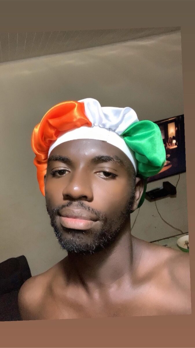 Bonnet orange blanc vert