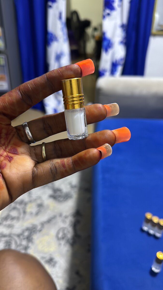 Mini flacons de parfum vides