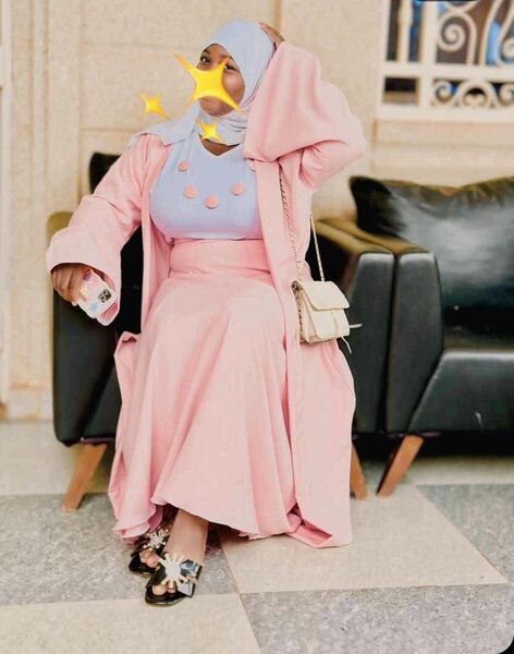 Robe élégante rose clair