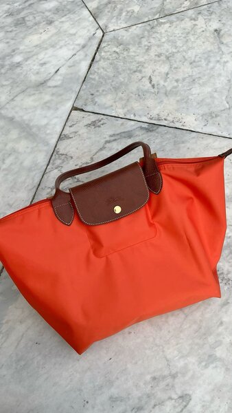Sac fourre-tout orange élégant