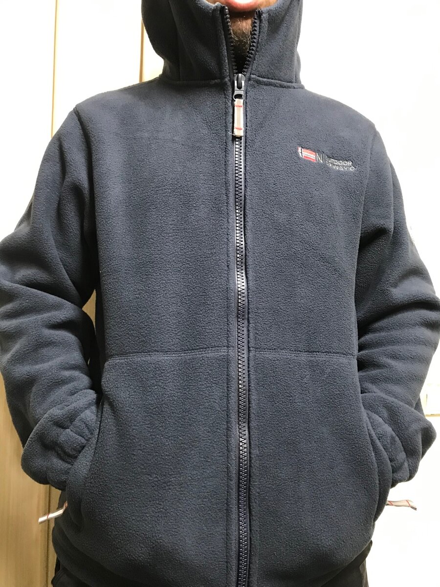 Флисовая куртка новая тёплая удобная качественная.